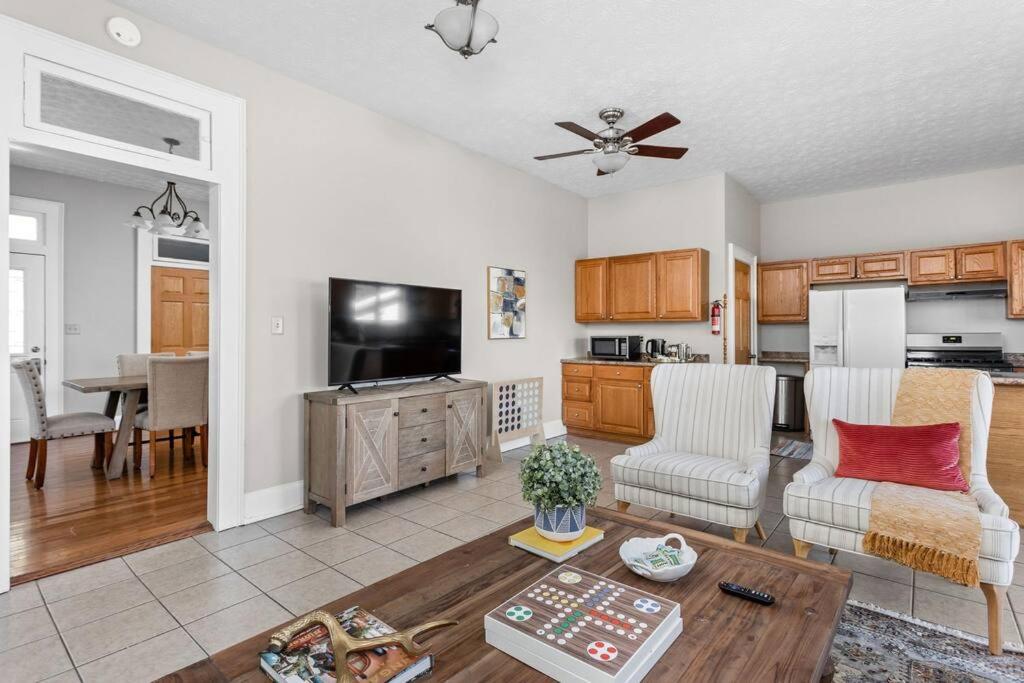 The Chic Cottage in Historic Indy - Free Parking - Housity
