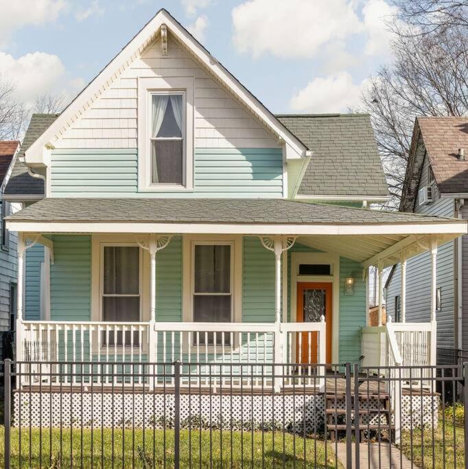 The Chic Cottage in Historic Indy - Free Parking - Housity