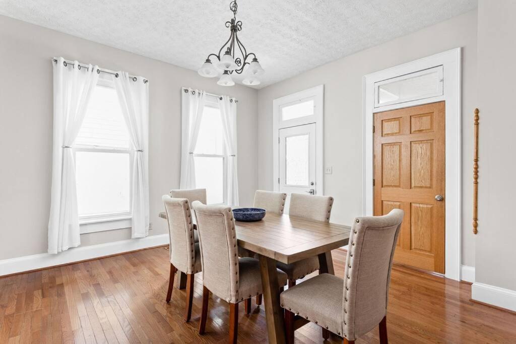 The Chic Cottage in Historic Indy - Free Parking - Housity