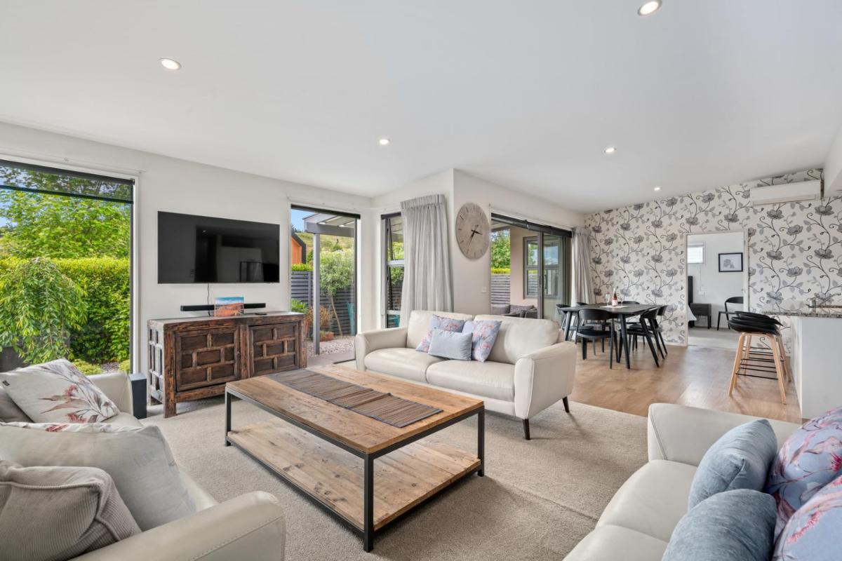 Urban Oasis - Wanaka Holiday Home - Housity