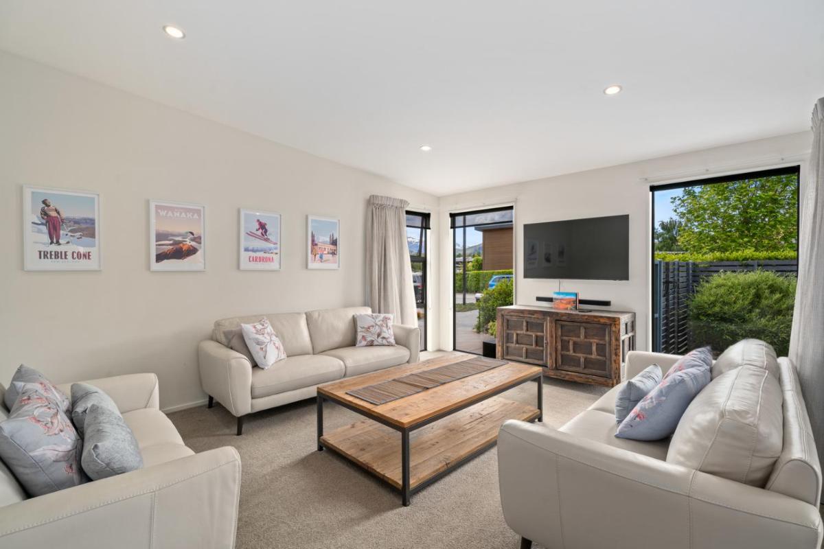 Urban Oasis - Wanaka Holiday Home - Hizvo