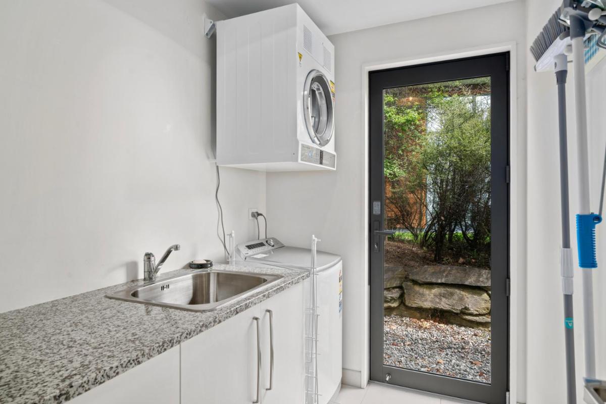 Urban Oasis - Wanaka Holiday Home - Housity