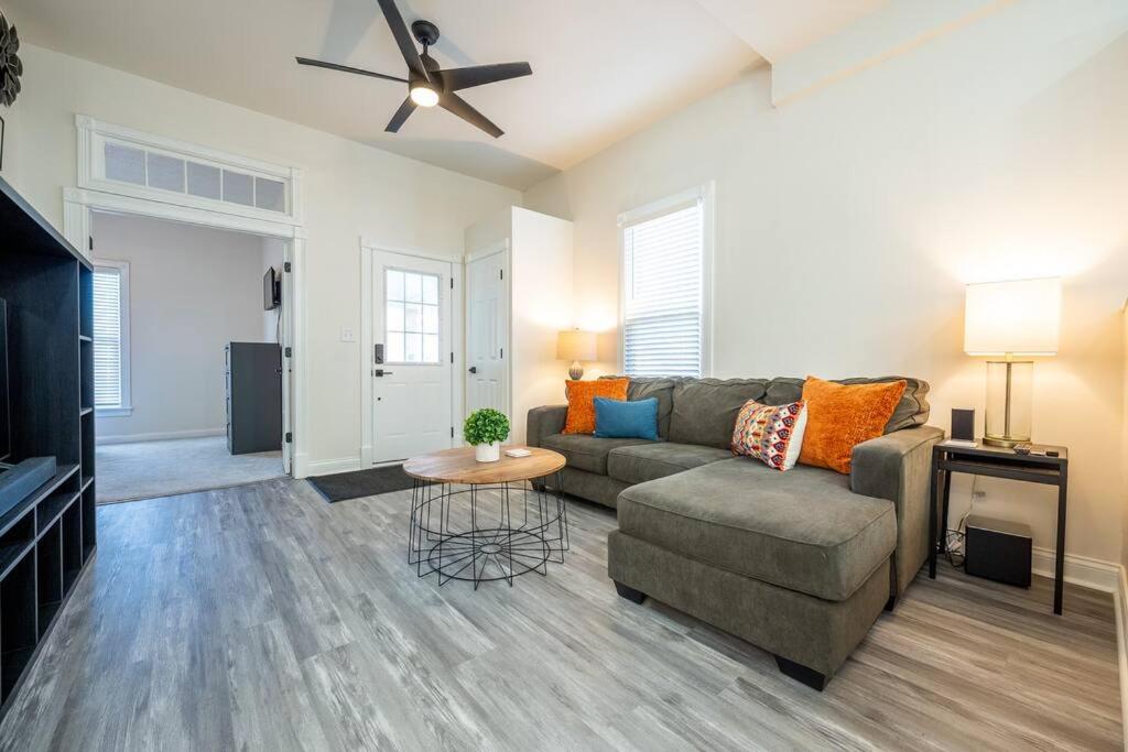 Beautiful Bungalow in Bates Hendricks - Housity
