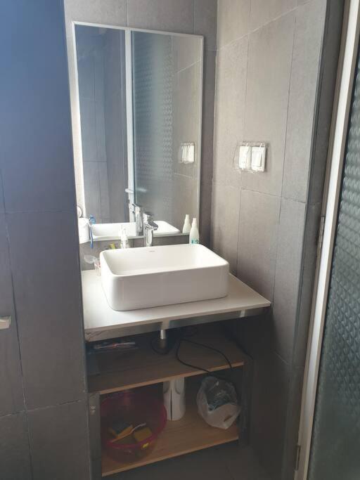 Private Boutique Apartment with All Amenities - Housity