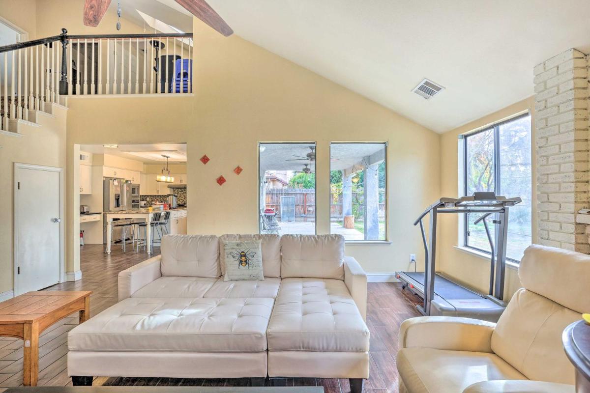 Spacious Fresno Home with Private Pool and Yard - Housity