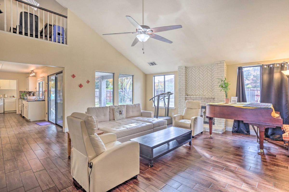 Spacious Fresno Home with Private Pool and Yard - Housity