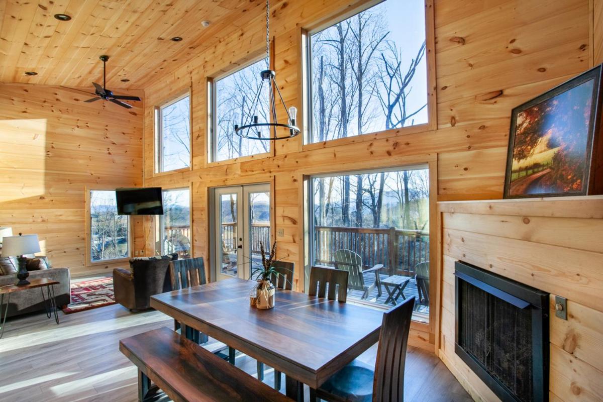 Brand New Build Cozy Cottage with Mountain View - Housity