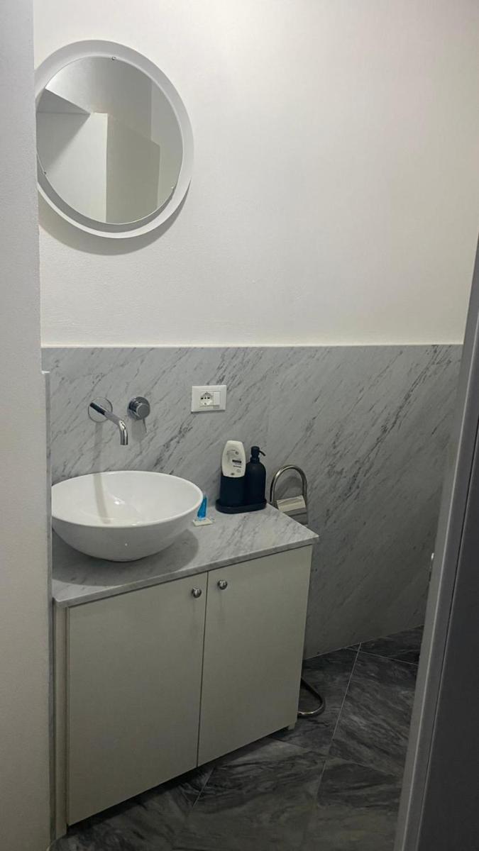 Stupendo bilocale nuovissimo con finiture di lusso - Housity