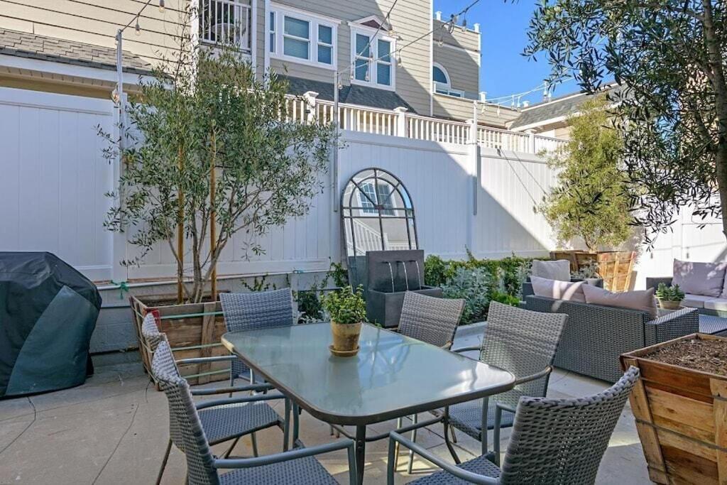 Ocean View From Private Patio, Steps To Beach, Parking - Housity
