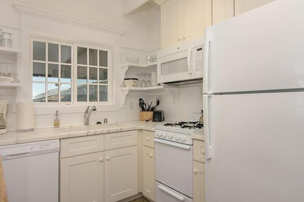 Ocean View From Private Patio, Steps To Beach, Parking - Housity