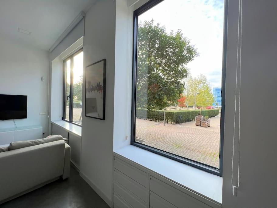 Precioso estudio en Barajas, a un paso del Metro - Housity