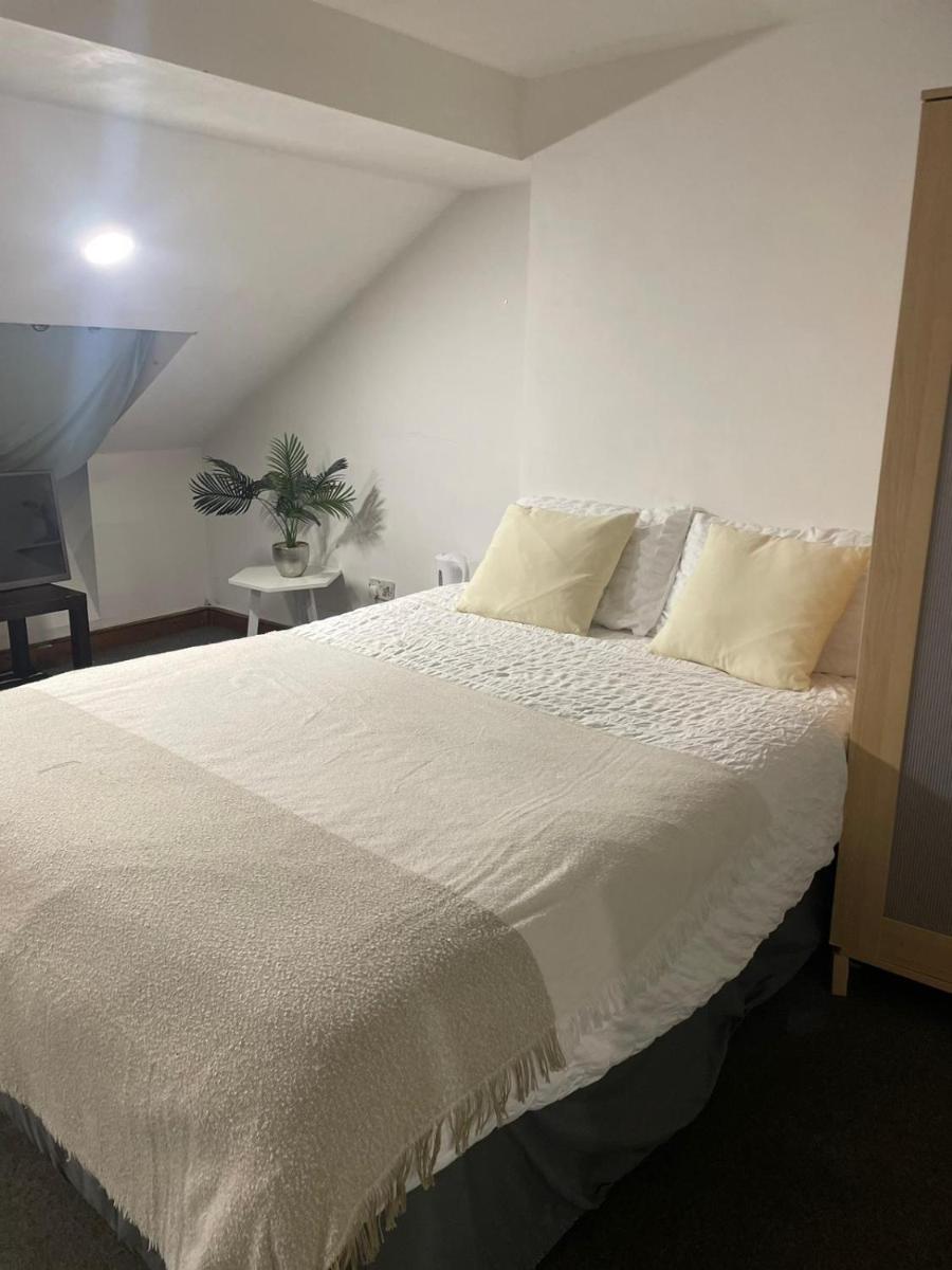 Balham, South London Spacious Guest House 6 - Housity