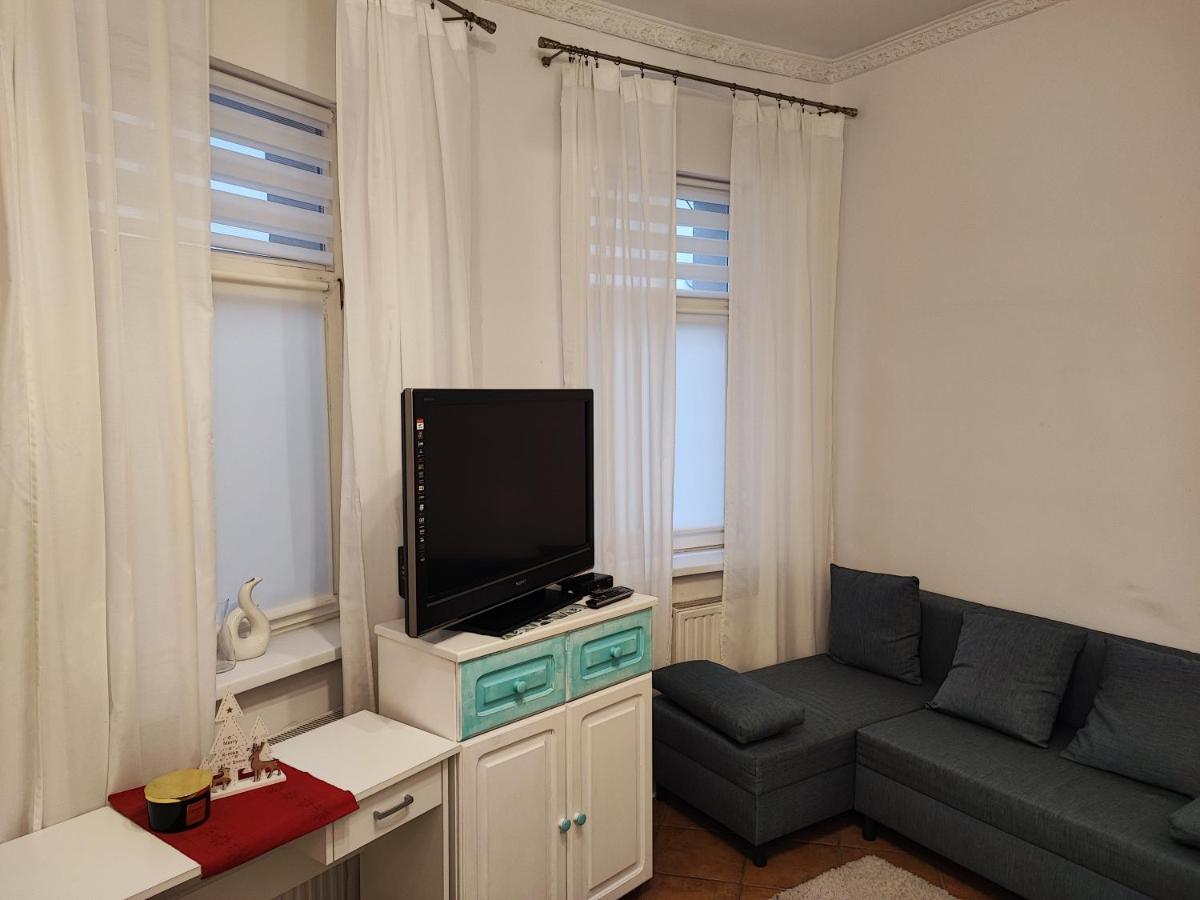 Apartament - Mieszkanie Samodzielne - Housity