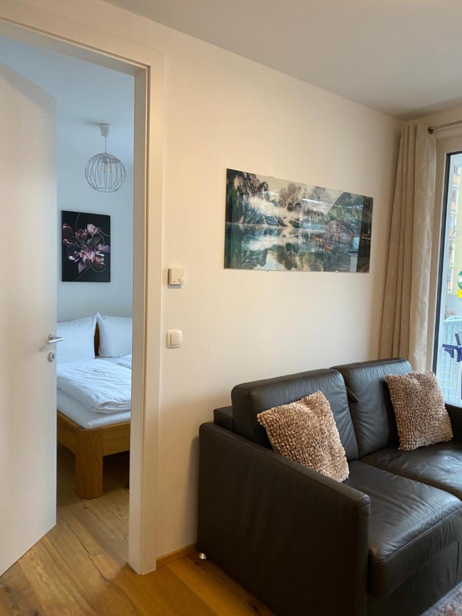 Modern apartment with balcony near city center - Housity