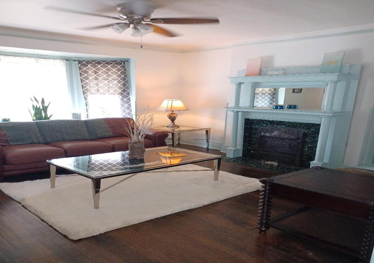 Detroit Grace in Space Private Room Near Downtown - Housity