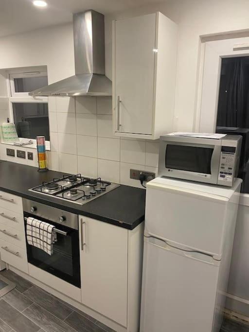 Nice Studio Apartment LTN - Hizvo