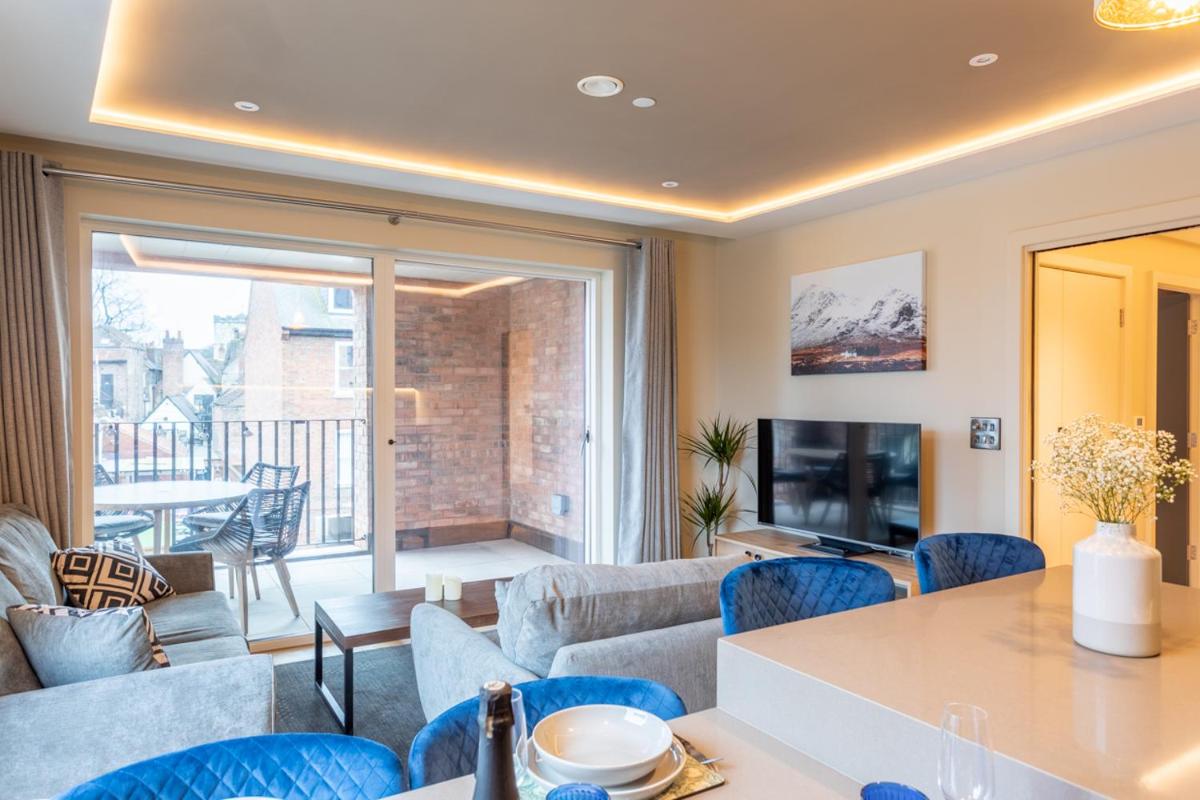Luxury 2 bedroom apartment with free parking in the heart of York - Hizvo