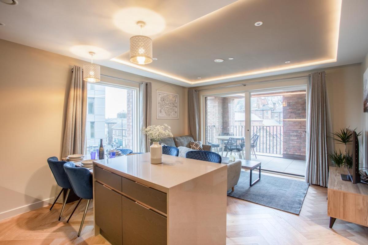 Luxury 2 bedroom apartment with free parking in the heart of York - Hizvo