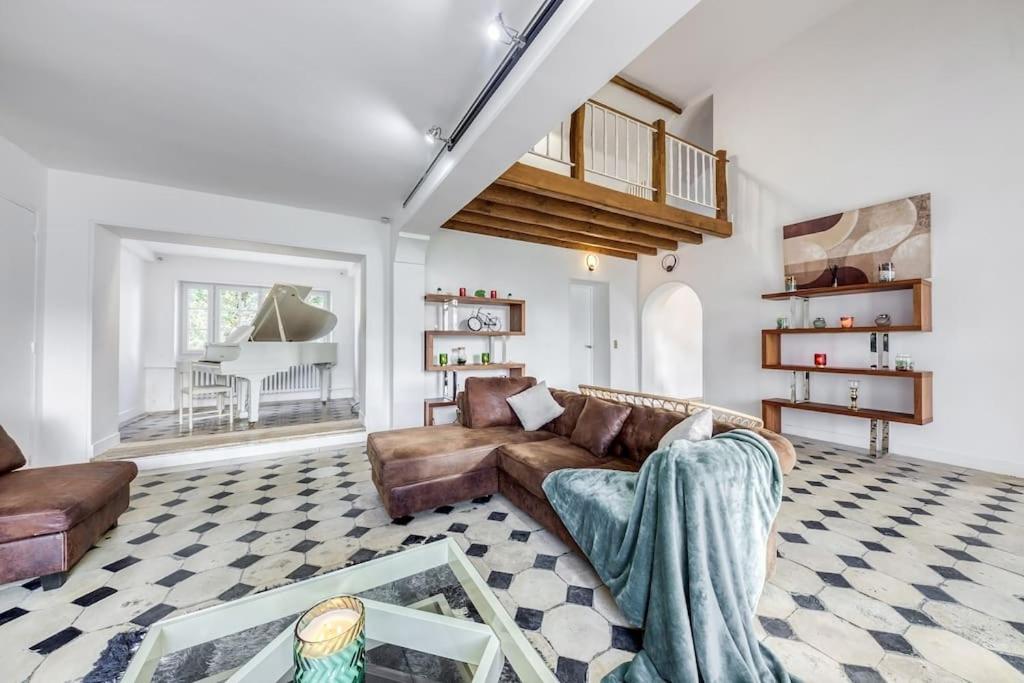 Charmante Maison de 240 m2 avec bâtisse supplémentaire indépendante - Housity