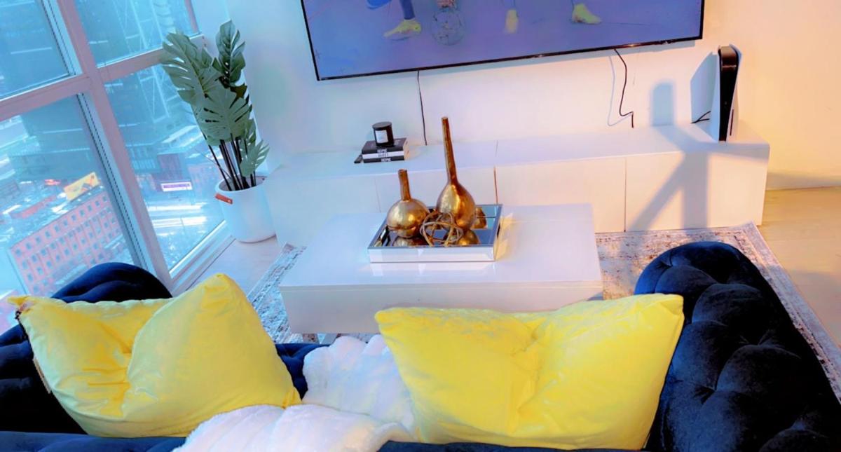 Luxury Condo CN Tower View - Housity