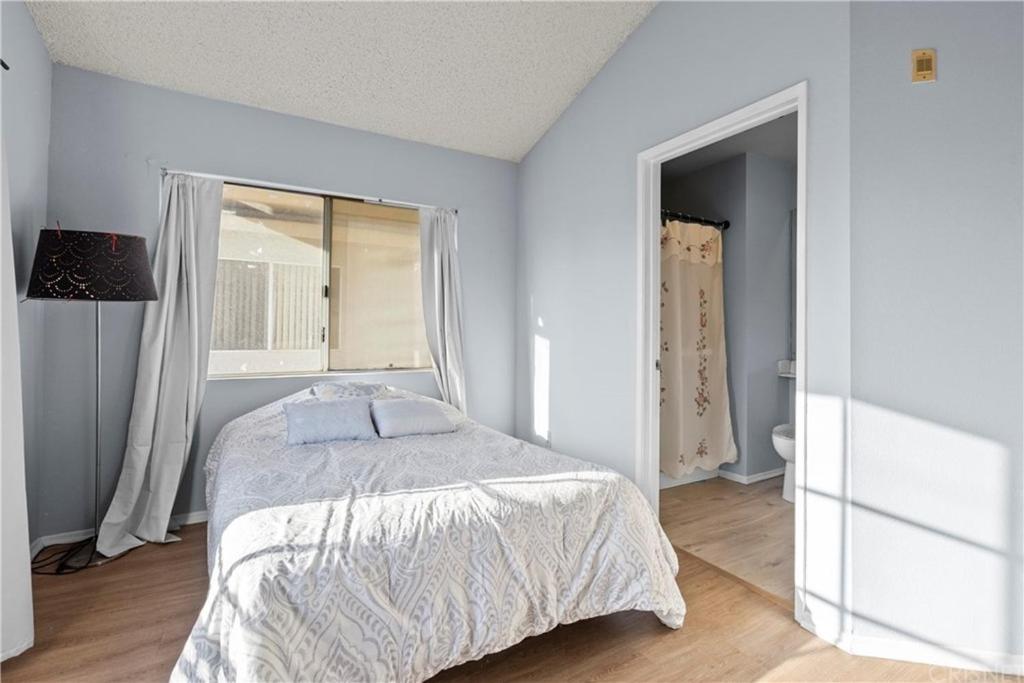 One Bedroom in Shared Townhouse with Pool - Housity