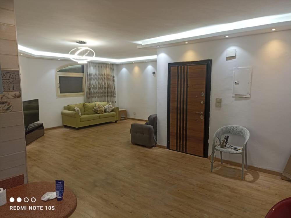 شقة مفروش ٣ غرف و٢ حمام سرايات المعادى - Housity
