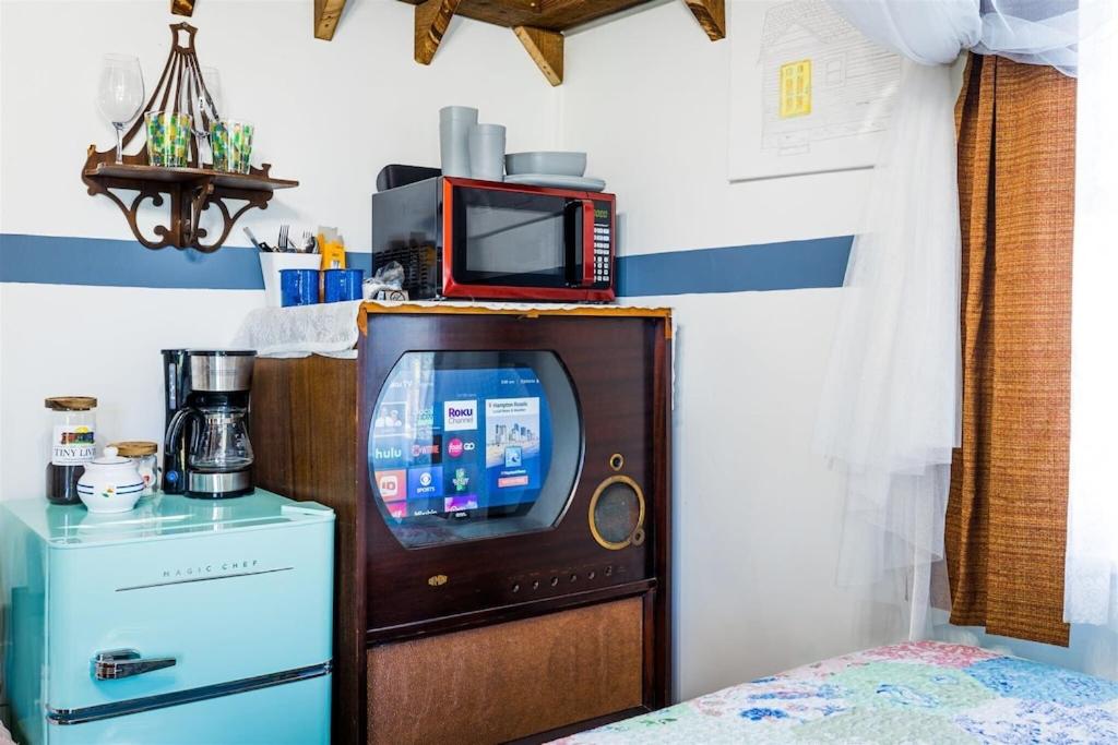 Restored 1930’s Tiny Home 3 min to Cape Charles - Housity