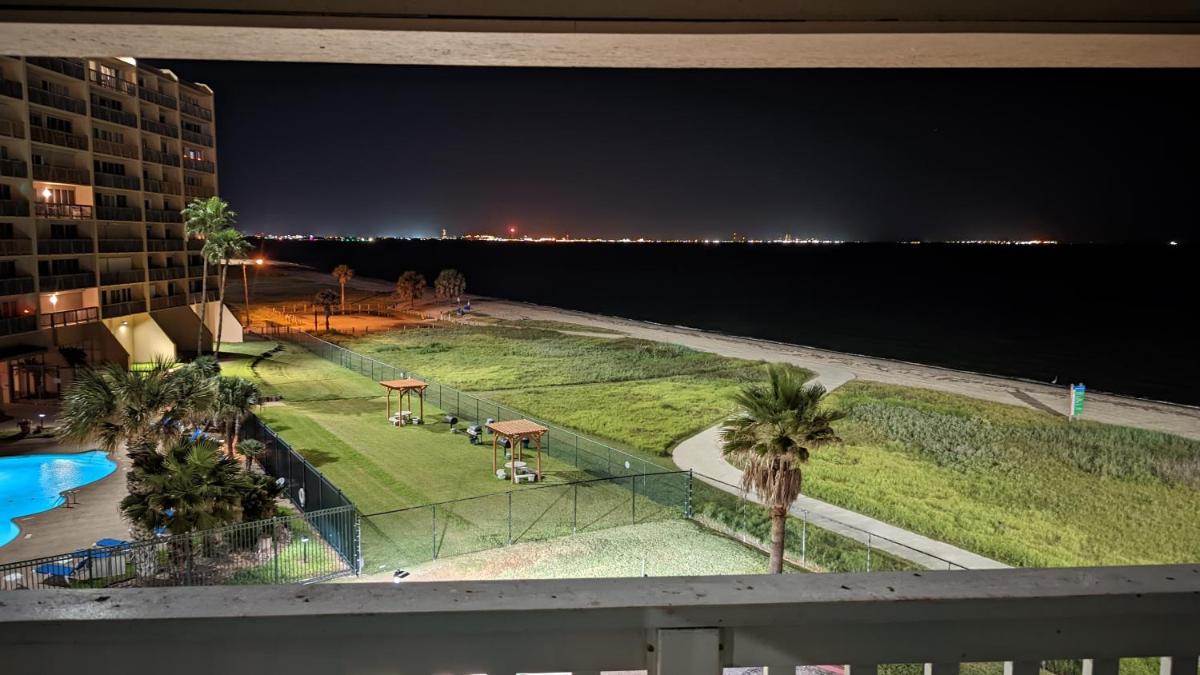 Beach View & SeaBreezes - Housity