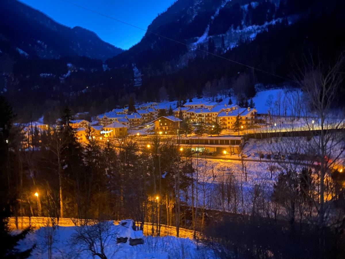 Confortevole oasi di pace: Allontanati dal caos e immergiti nel verde estivo e nella neve invernale - Housity