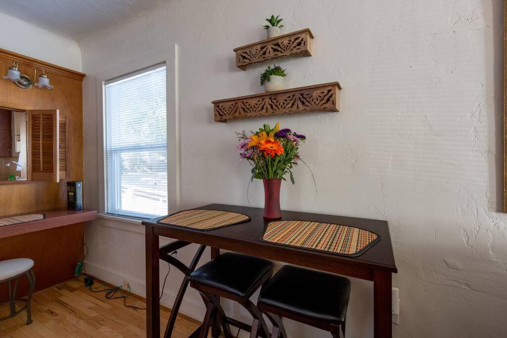 Wine Country Bungalow - Housity