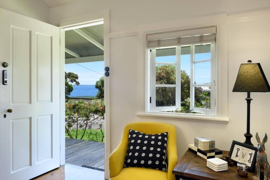 Minke Whalers Cottage circa 1926 Hyams Beach - Housity