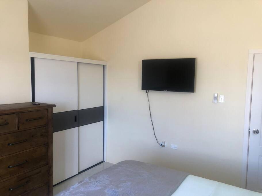 El Esperanza,air-conditioned,gated, ample parking, peace and quiet - Housity