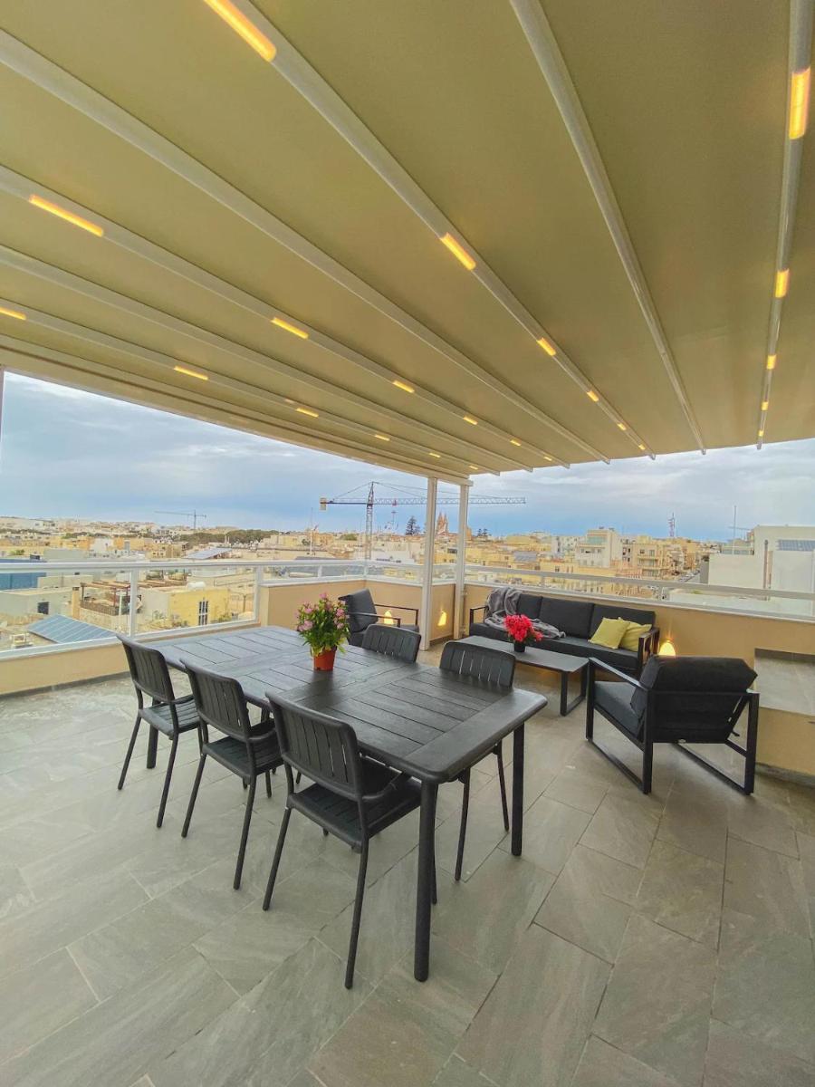 The Blue Mill Penthouse with Beautiful Views - Housity