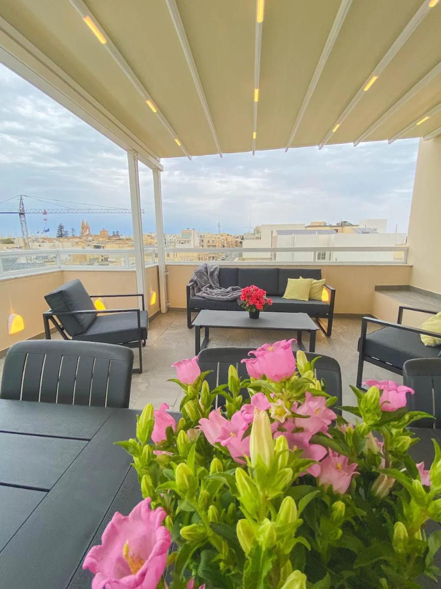 The Blue Mill Penthouse with Beautiful Views - Housity