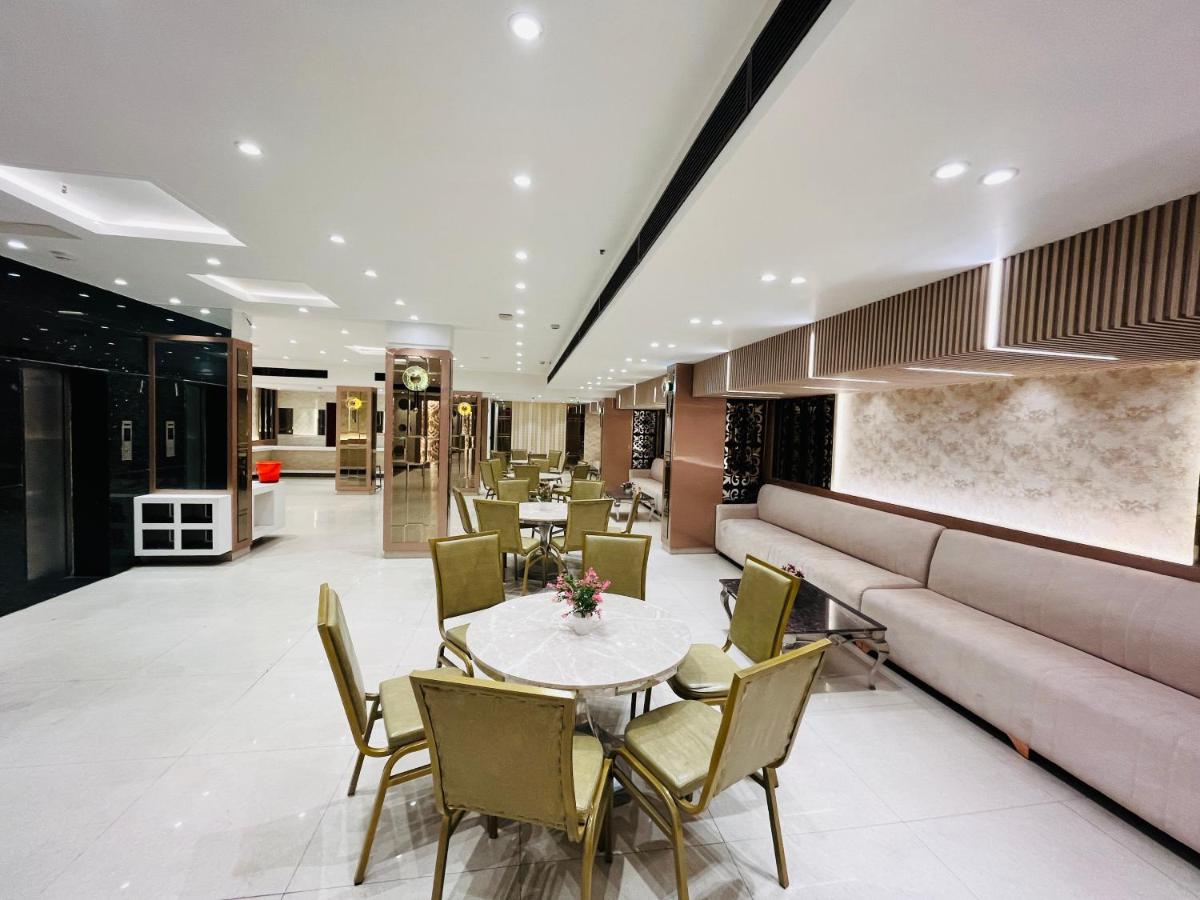 Suitetrails - Hotel At Residency Kaushambi Couple Friendly