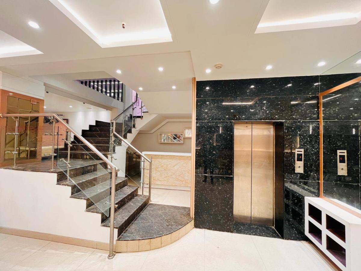 Hotel At Residency Kaushambi Couple Friendly - Housity