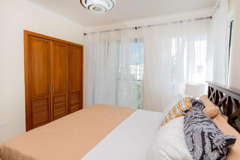 Ocean views! Private Beach! Vacation Luxury! 4BDR - Housity