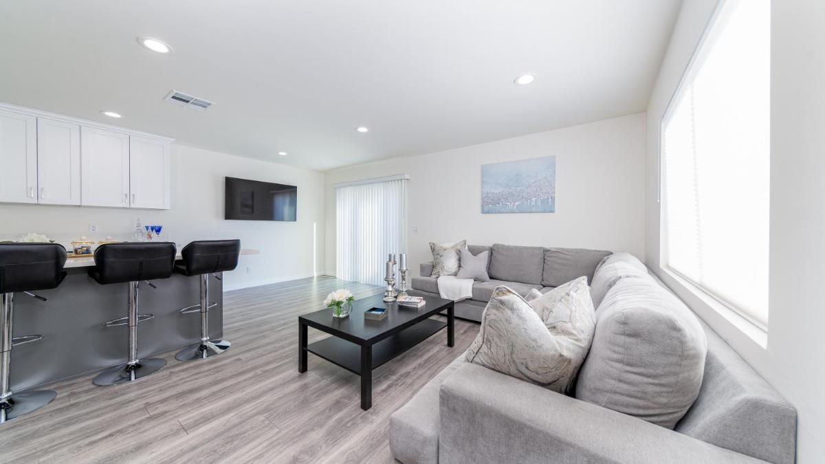 LA Retreat - Housity