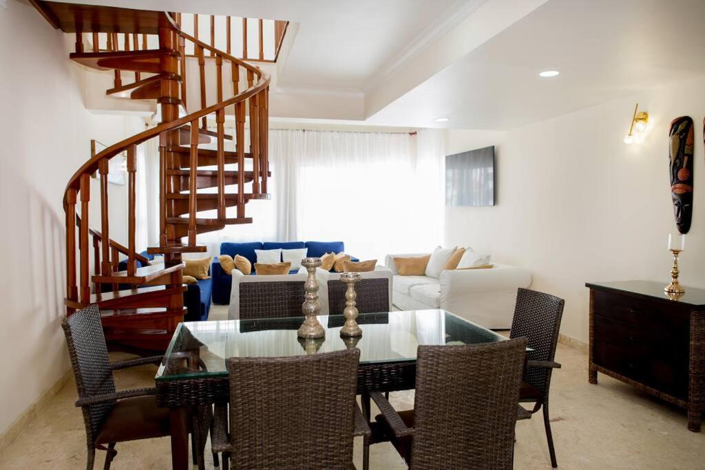 Pristine 4BR Beachfront Getaway with Pool & Rooftop - Housity