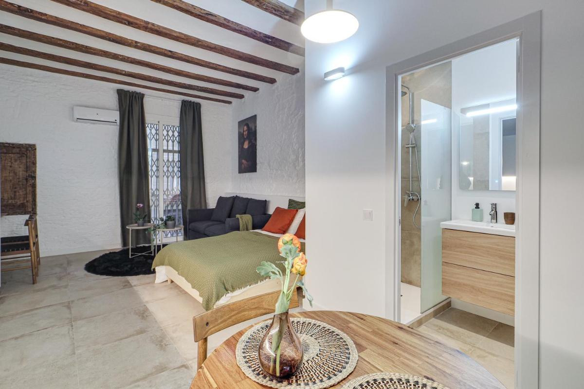 MR Born - Housity