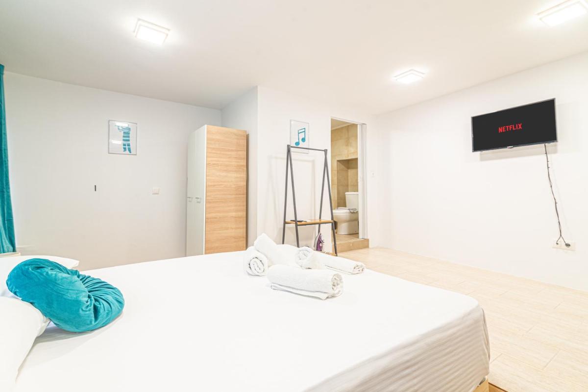 New Loft in the Heart of City Center - Housity