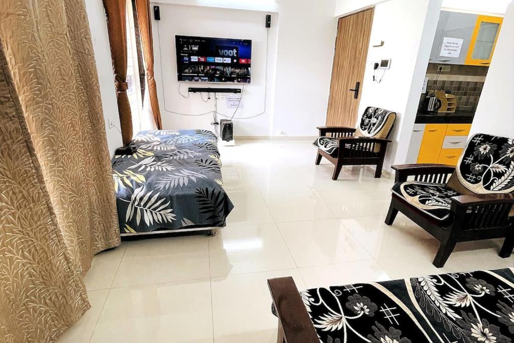 Spacious Well furnished Home stay - self check-in - Housity