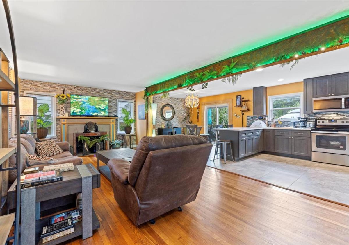 Charming 3 Bedroom House in a Quiet Neighborhood - Housity