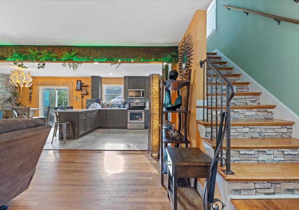 Charming 3 Bedroom House in a Quiet Neighborhood - Housity