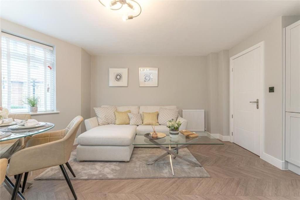 Chich & Cushy apartment in Portobello - Housity