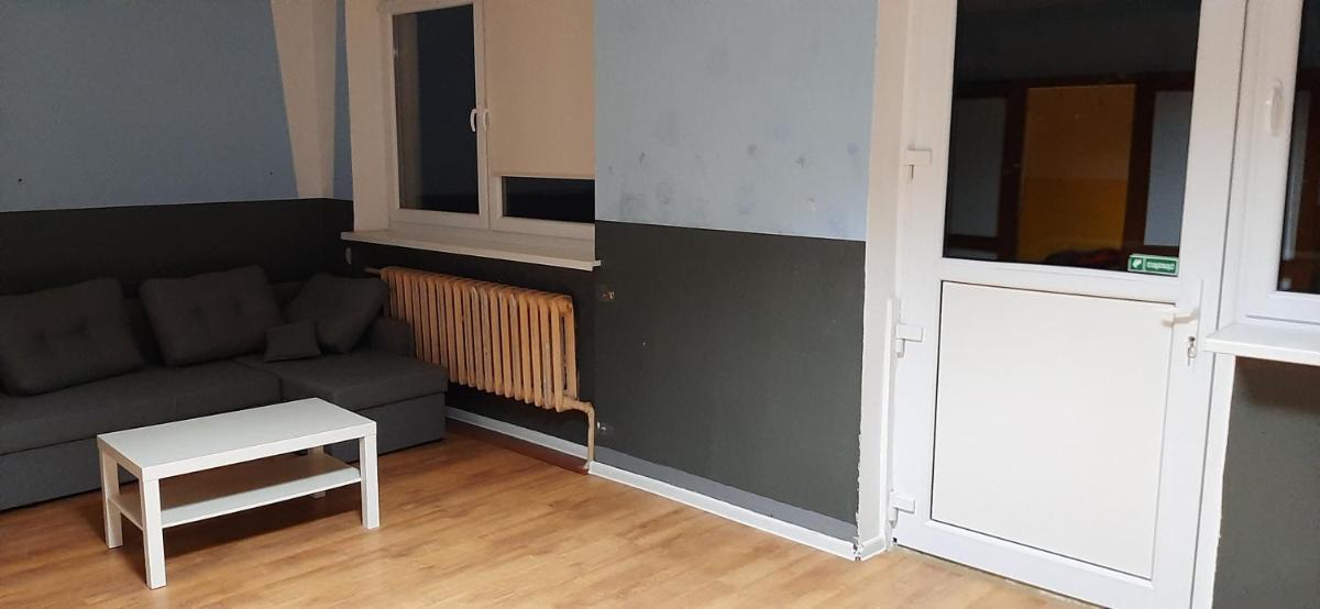 Niedostrzegalny Hostel - Housity