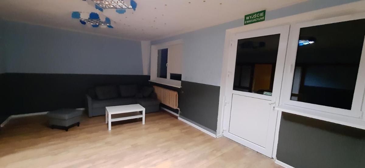 Niedostrzegalny Hostel - Housity