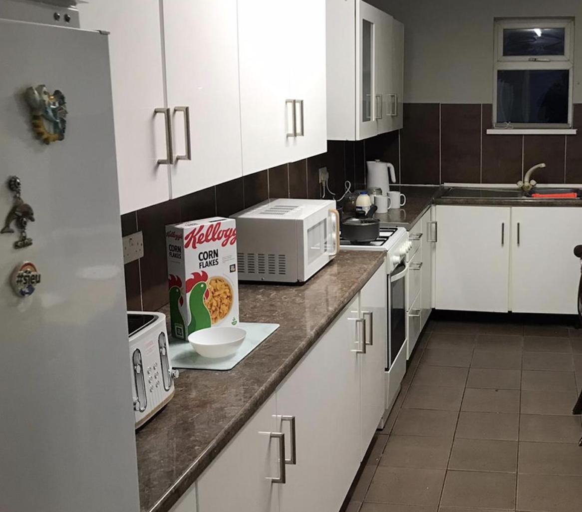 Ego SA Ltd, Skipton Villa, 4 bedrooms 4 double beds - Housity