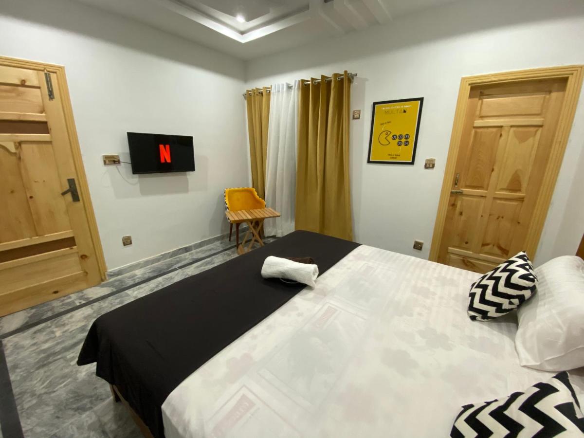 Dastak Hotels Near Airport & Bus Terminal - Housity