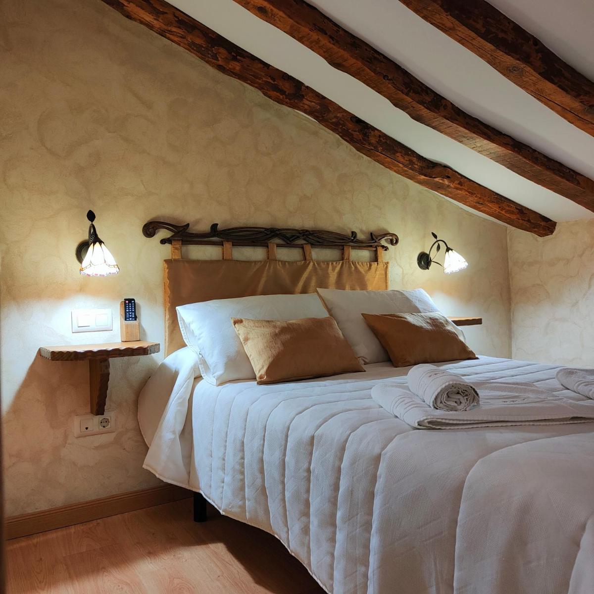 casa vieja tabanera a 8 min de segoia - Housity
